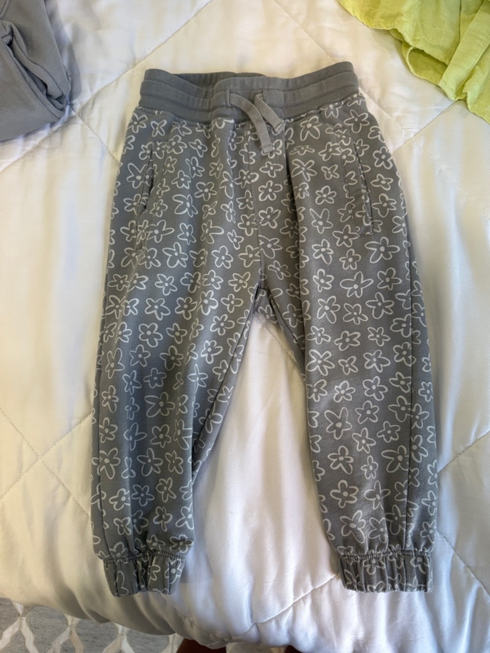 Rylee + Cru blue/grey sweatpants with white flowers PERFECT CONDITION 2-3y